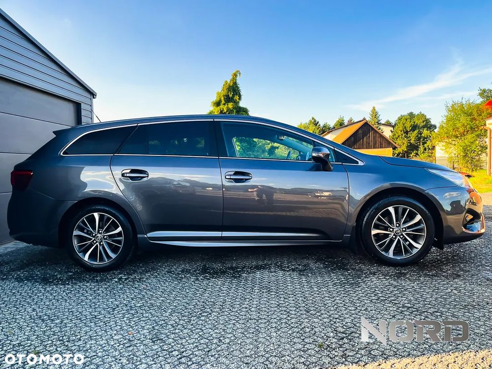 Toyota Avensis 1.8 Premium MS - 3