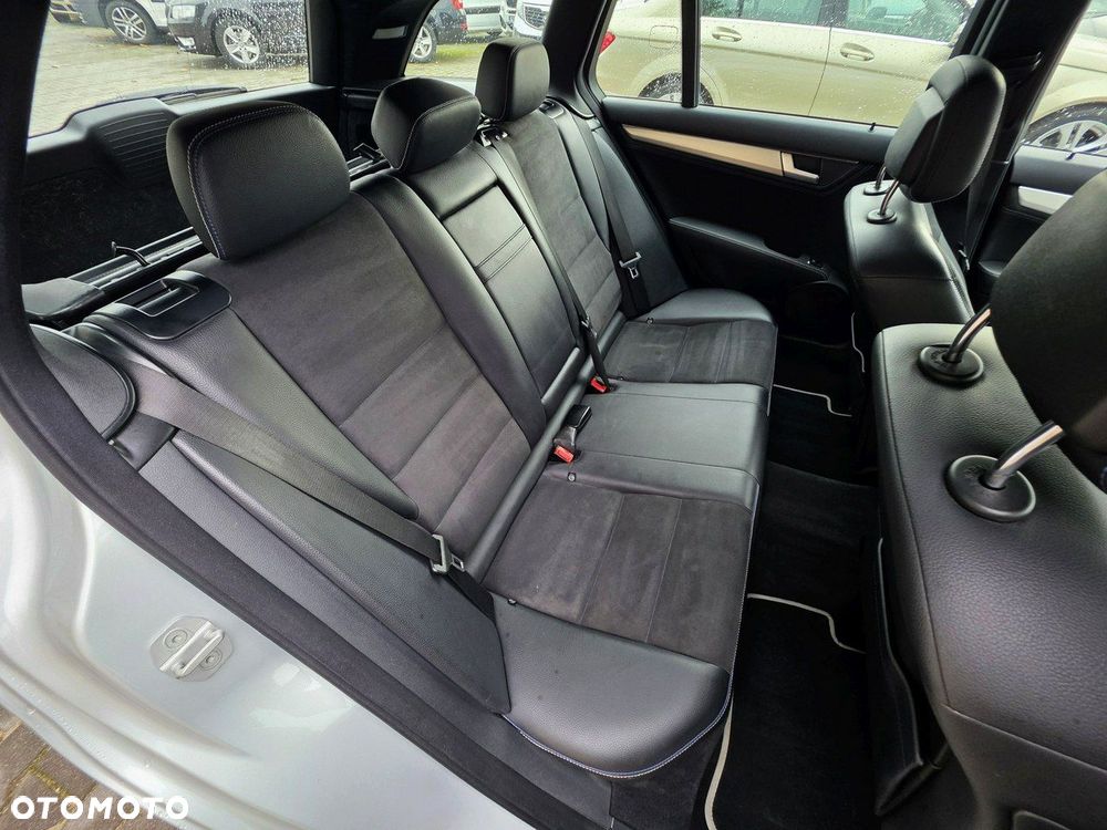 Mercedes-Benz Klasa C 180 T Edition - 25