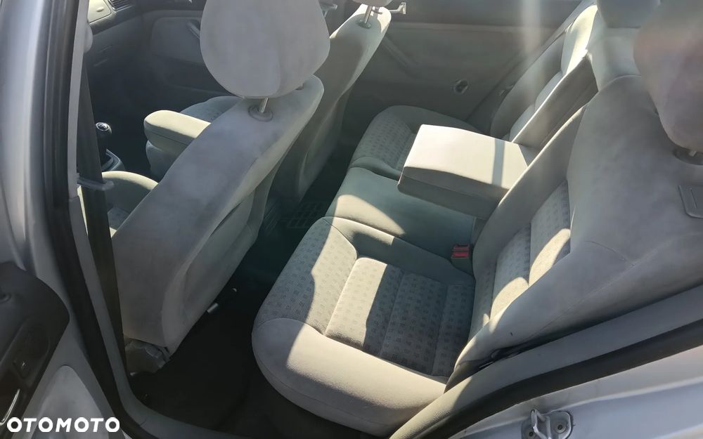 Volkswagen Golf - 10