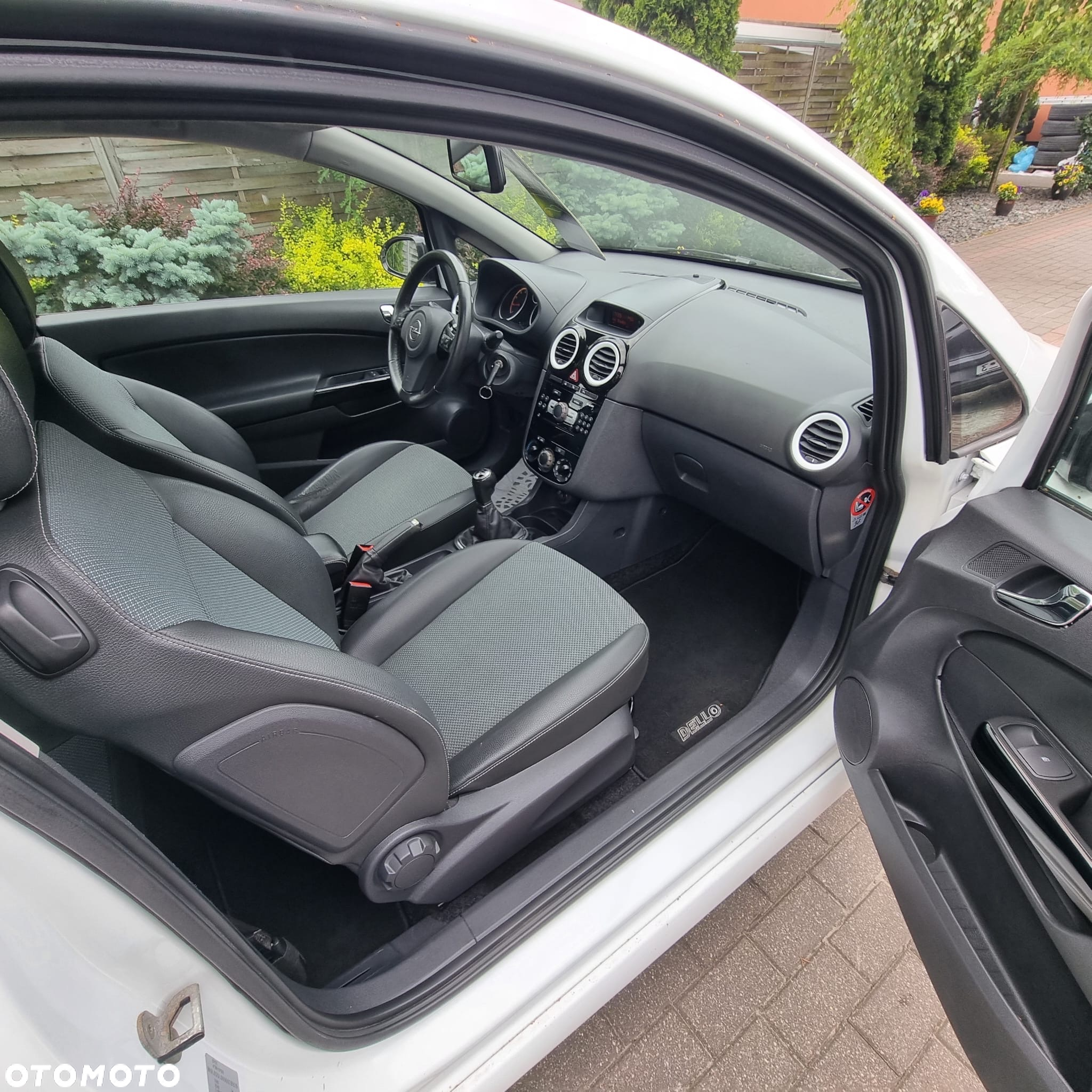 Opel Corsa 1.4 16V Limited Edition - 11
