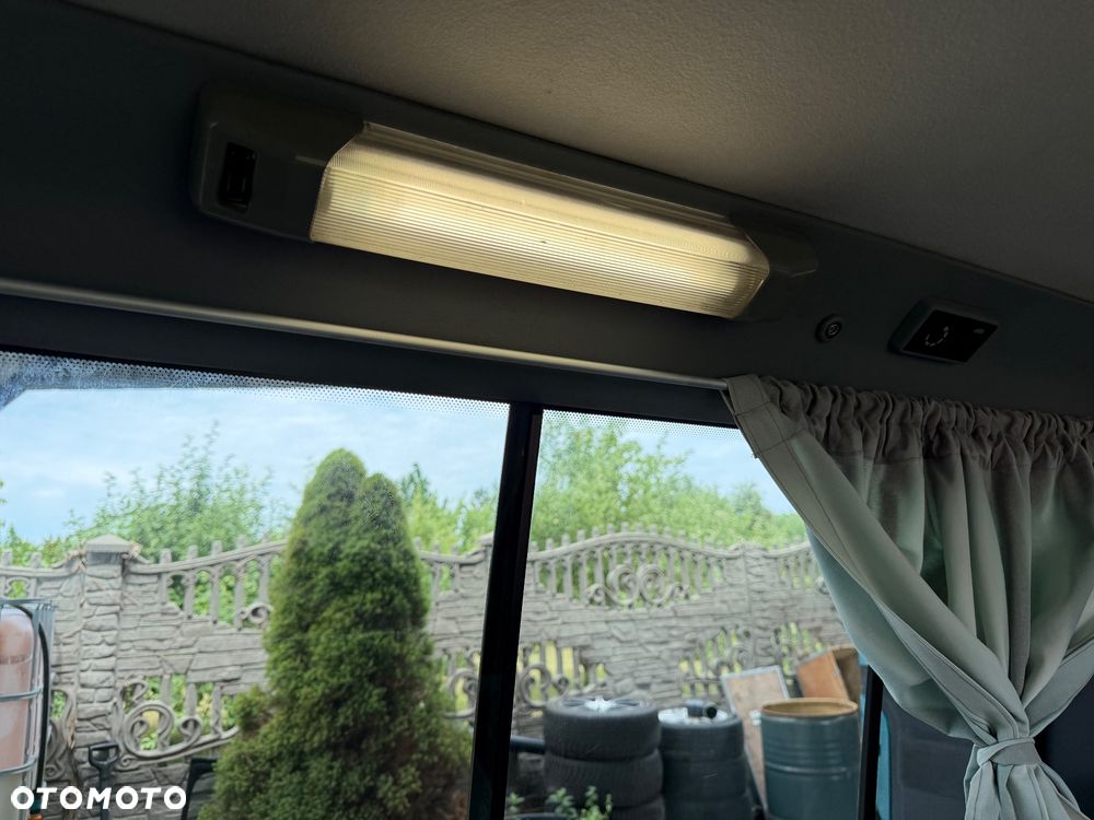 Volkswagen Multivan - 13