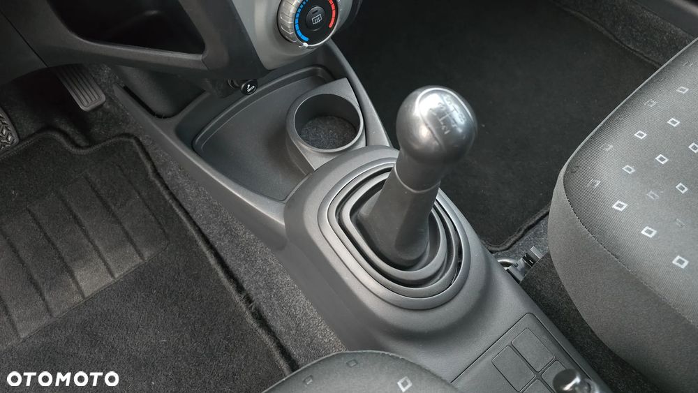 Toyota Yaris - 17