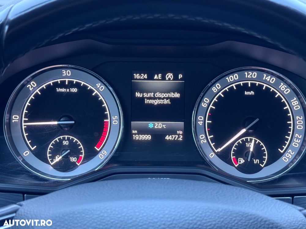 Skoda Superb Combi 2.0 TDI DSG Premium Edition - 6