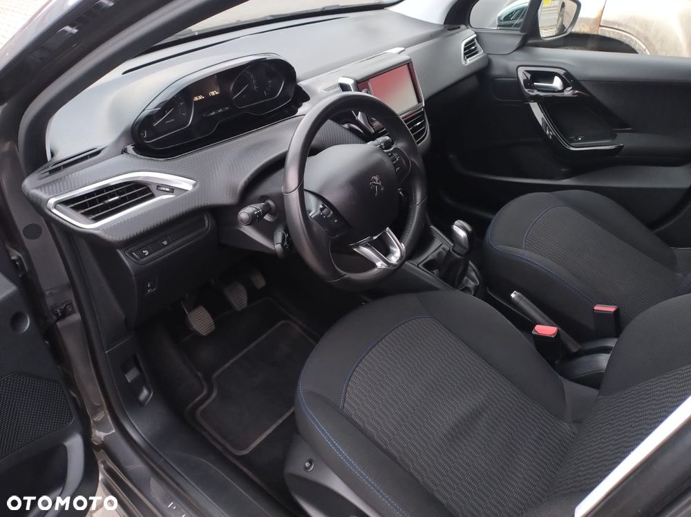 Peugeot 208 - 17