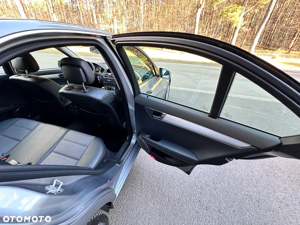 Mercedes-Benz Klasa C 180 Kompressor Automatik BlueEFFICIENCY - 26