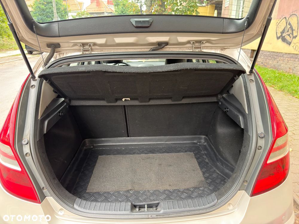 Hyundai i30 1.6 Comfort - 16