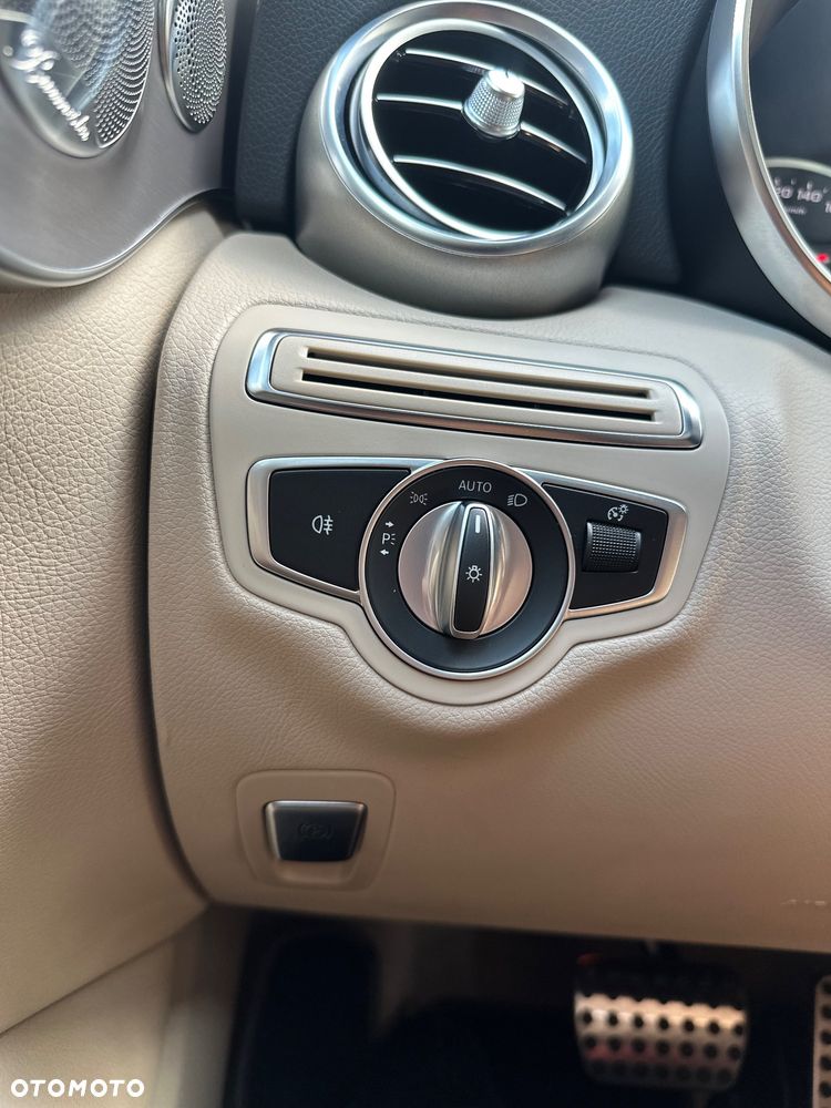 Mercedes-Benz Klasa C 300 4MATIC 9G-TRONIC - 15