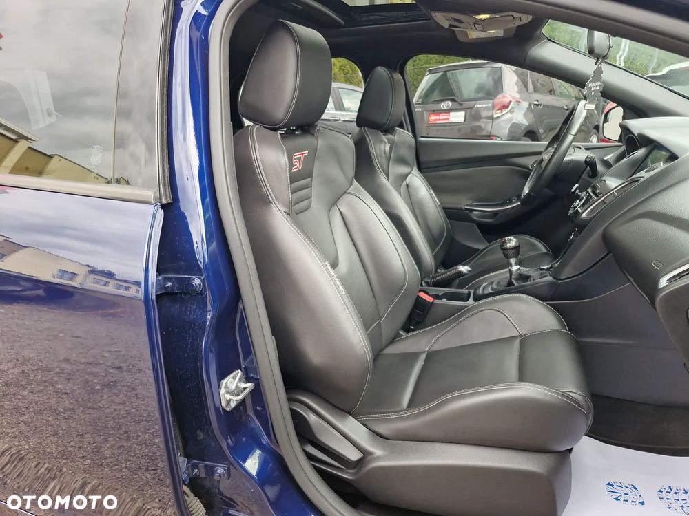 Ford Focus 2.0 EcoBoost ST mit Leder-Exclusiv-Paket - 16
