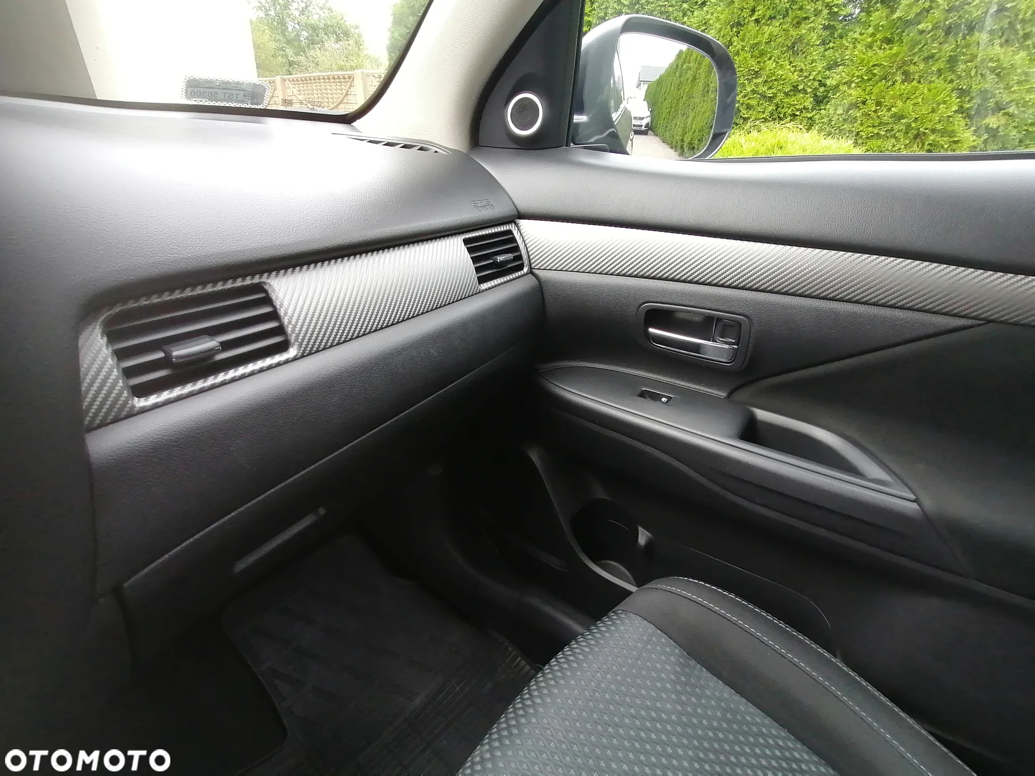 Mitsubishi Outlander 2.0 Intense + Navi 4WD CVT - 29