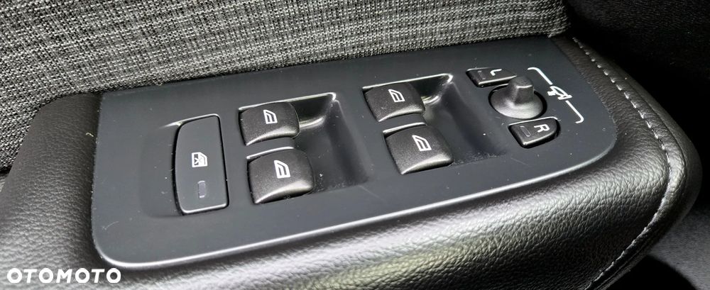 Volvo XC 60 B4 D Geartronic Momentum Pro - 34