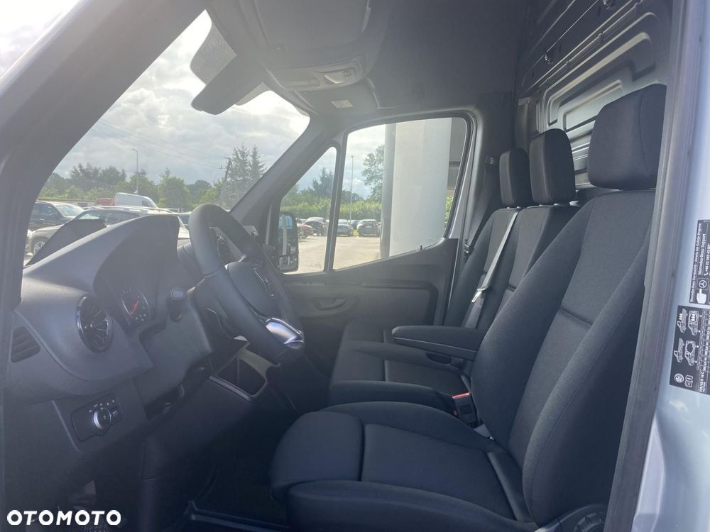 Mercedes-Benz Sprinter - 11