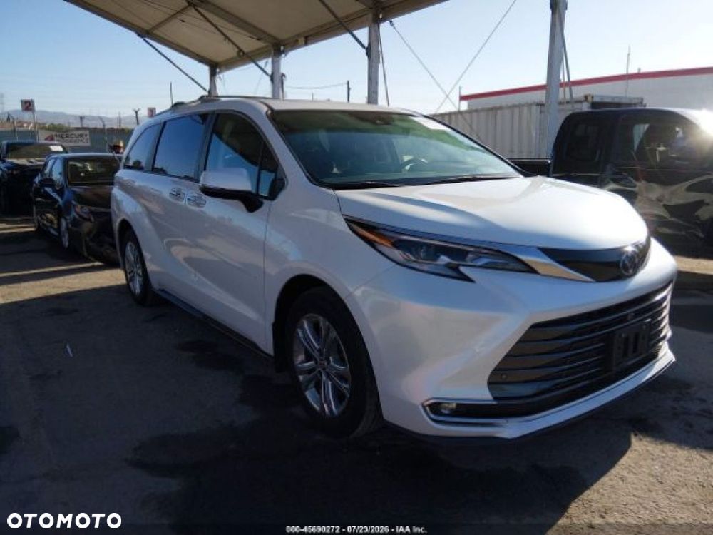 Toyota Sienna - 3
