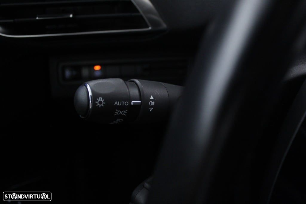 Peugeot 3008 1.5 BlueHDi Allure Pack EAT8 - 24