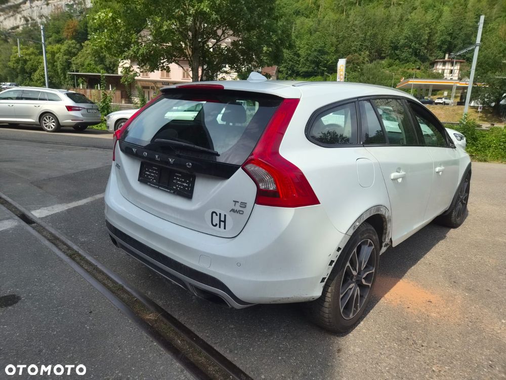 Volvo V60 Cross Country T5 AWD Summum - 4