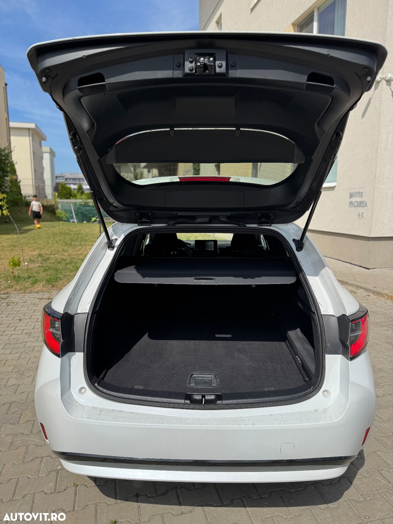 Toyota Corolla 1.8 HSD Business - 12