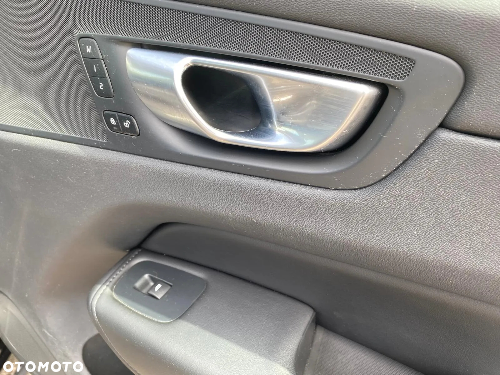 Volvo XC 60 T6 AWD Recharge Plus Dark - 21