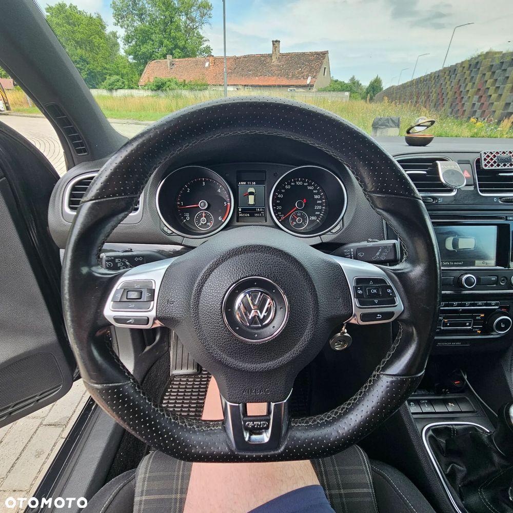 Volkswagen Golf - 10
