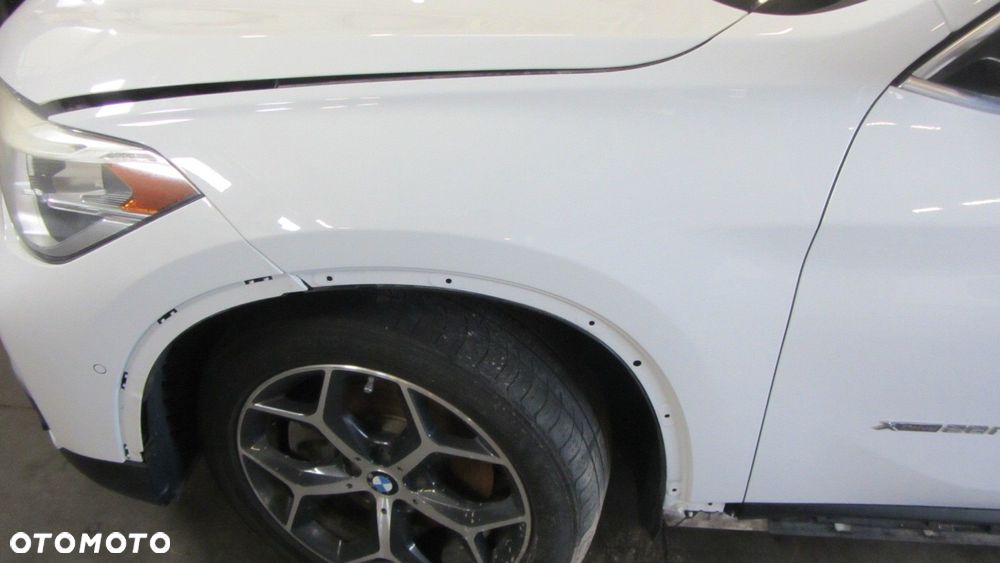 BMW X1 F48 BŁOTNIK PRZEDNI LEWY ALPINWEISS A300 PRZÓD LEWY BIAŁY W KOLOR - 1