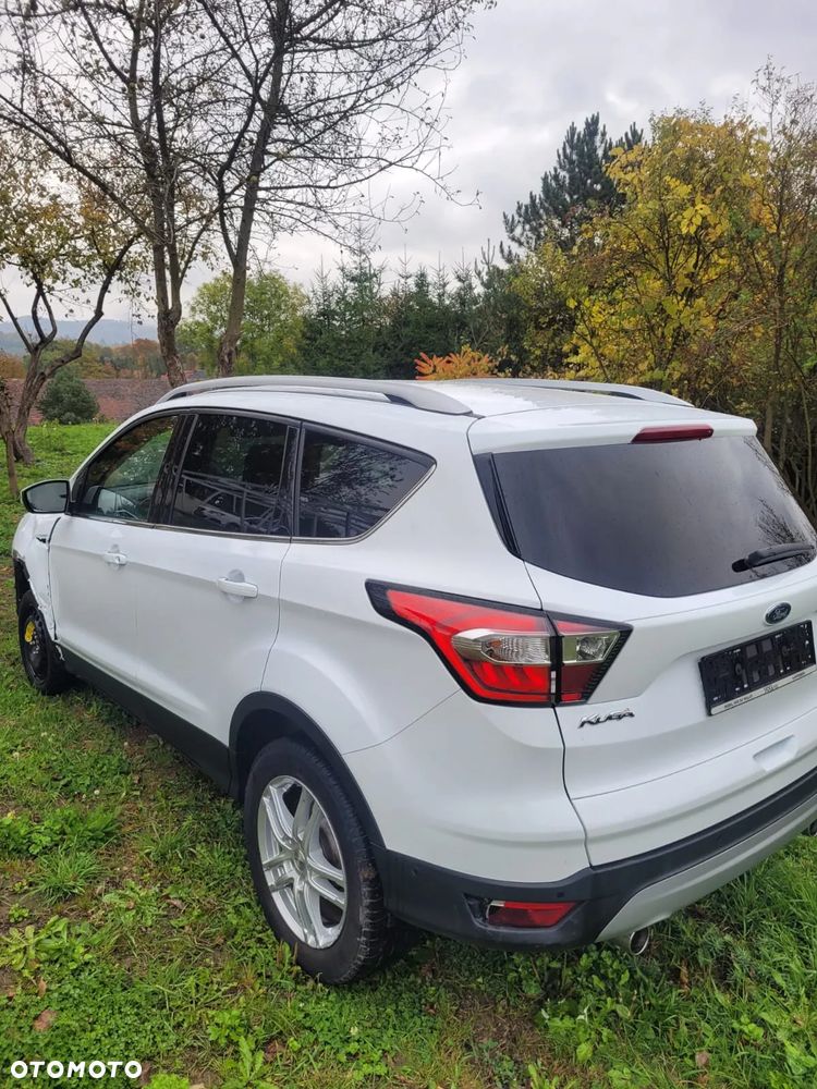Ford Kuga 2.0 TDCi 2x4 Titanium - 11