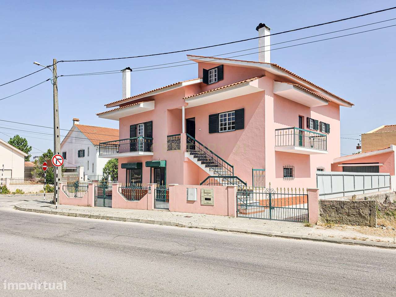 Moradia T3 + Loja em Fernão Ferro, Seixal - Oportunidade Única! - Grande imagem: 3/59