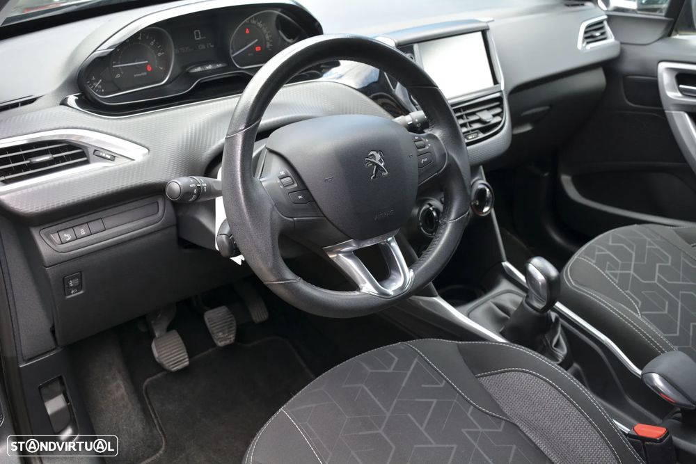 Peugeot 2008 1.2 PureTech Style - 16