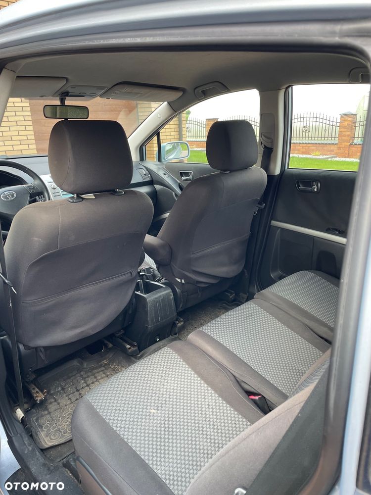 Toyota Corolla Verso - 9
