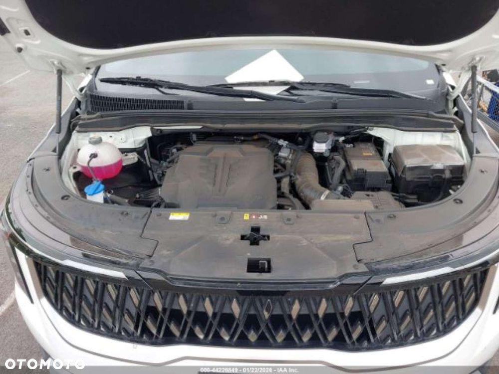Kia Carnival - 10