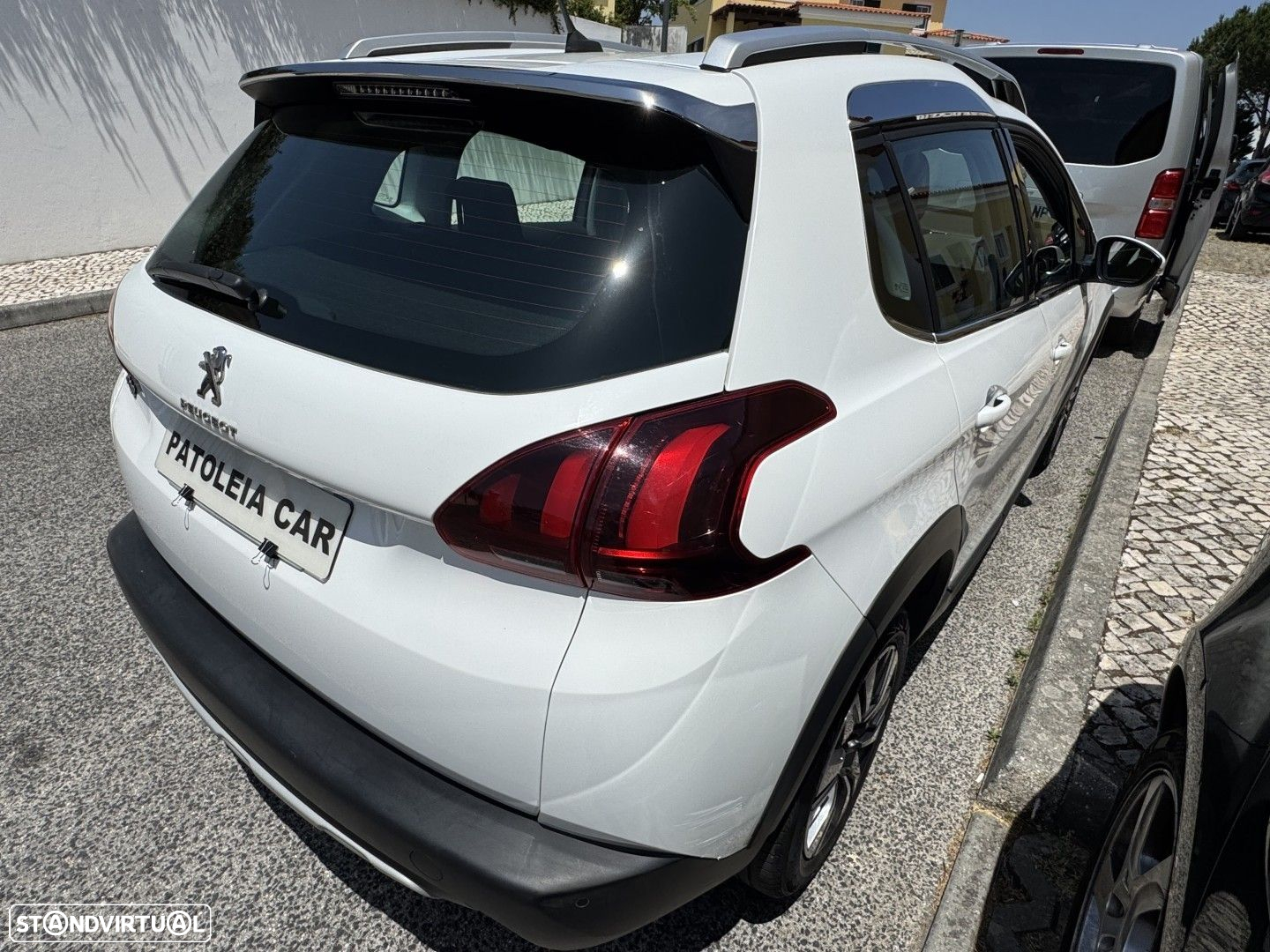 Peugeot 2008 1.2 PureTech Allure EAT6 - 4