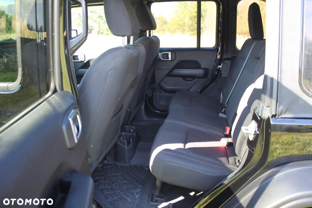 Jeep Wrangler - 23
