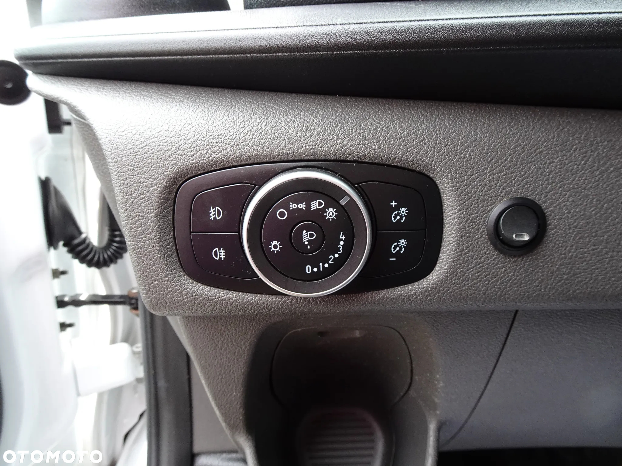 Ford Transit Custom 320 L2H1 Limited (bryg.) - 35