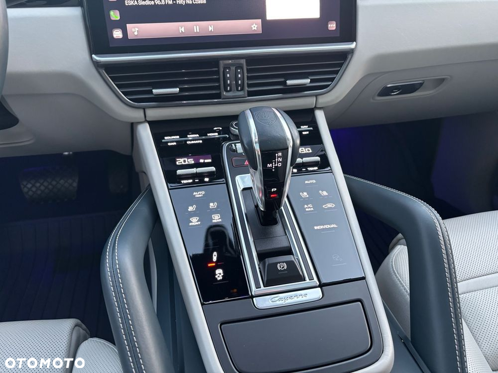 Porsche Cayenne Coupe E-Hybrid - 16
