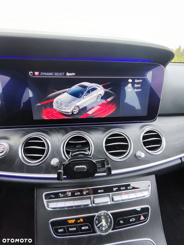 Mercedes-Benz Klasa E 220 d 4-Matic Business Edition 9G-TRONIC - 11