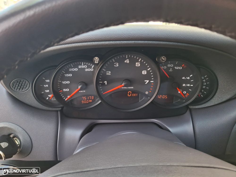 Porsche 911 (996) Carrera Coupé - 12