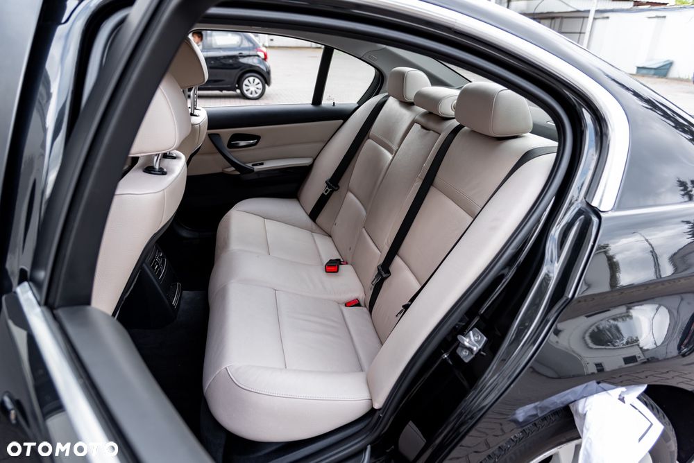 BMW Seria 3 318i - 21