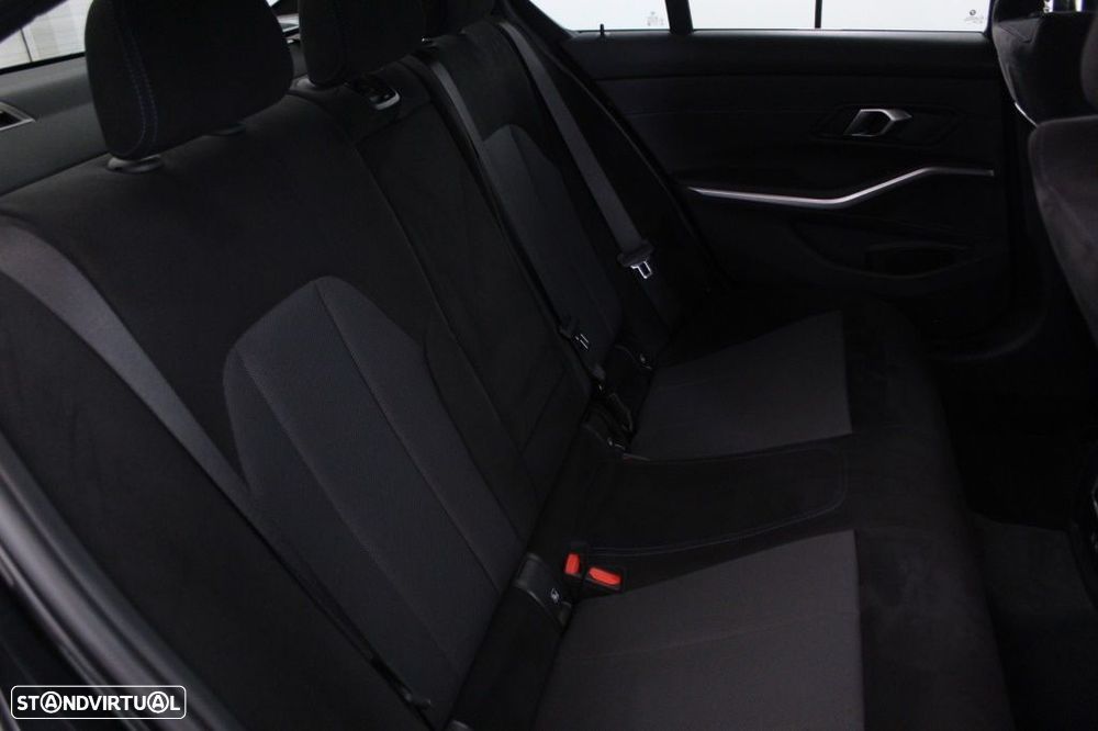 BMW 330 e Pack Desportivo M Auto - 16