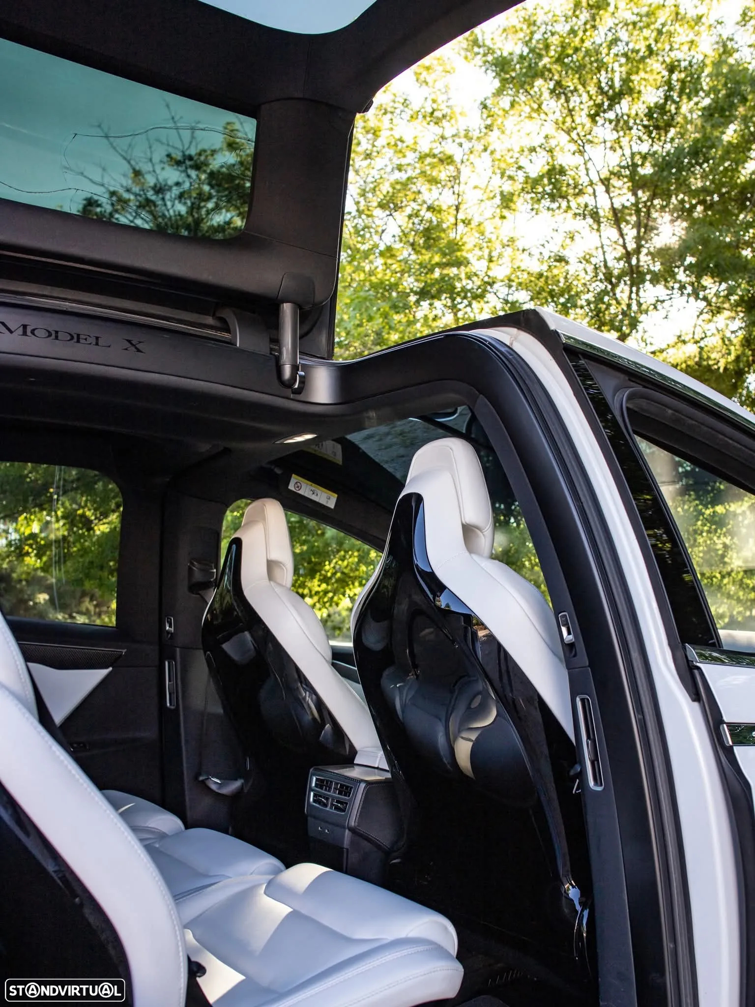 Tesla Model X 90D - 6
