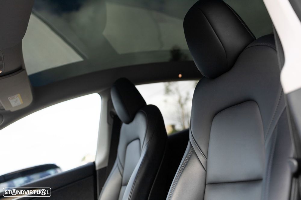 Tesla Model Y Standard RWD - 16