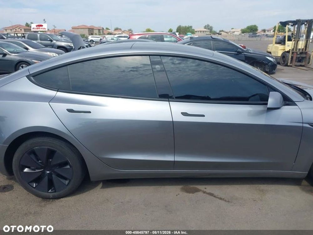 Tesla Model 3 - 6