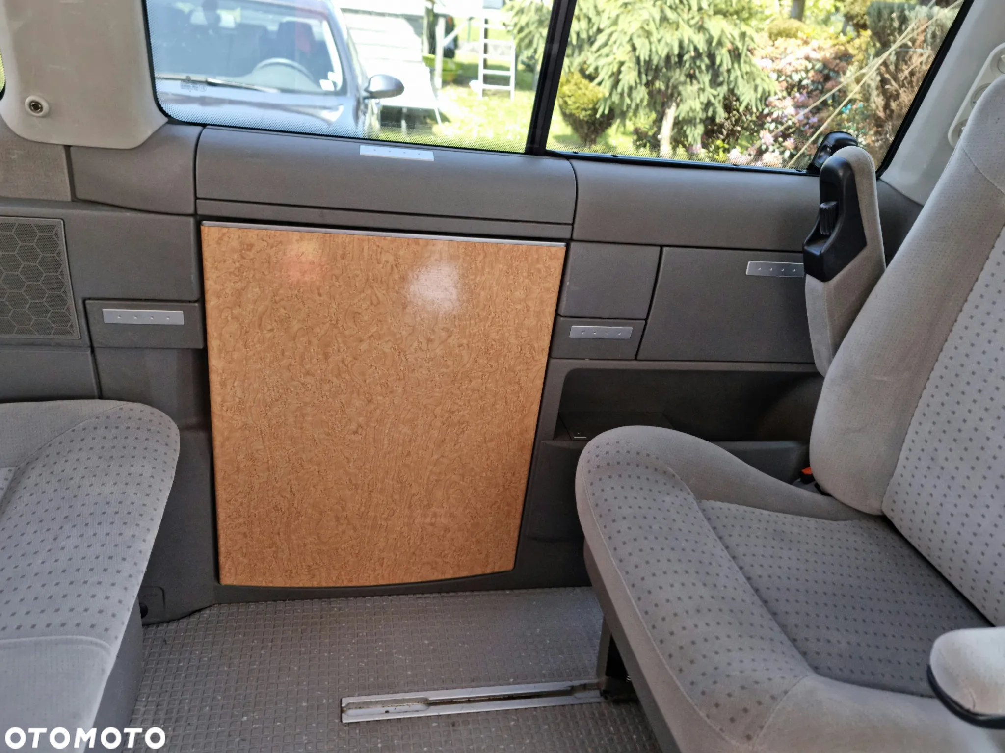 Volkswagen Multivan - 24