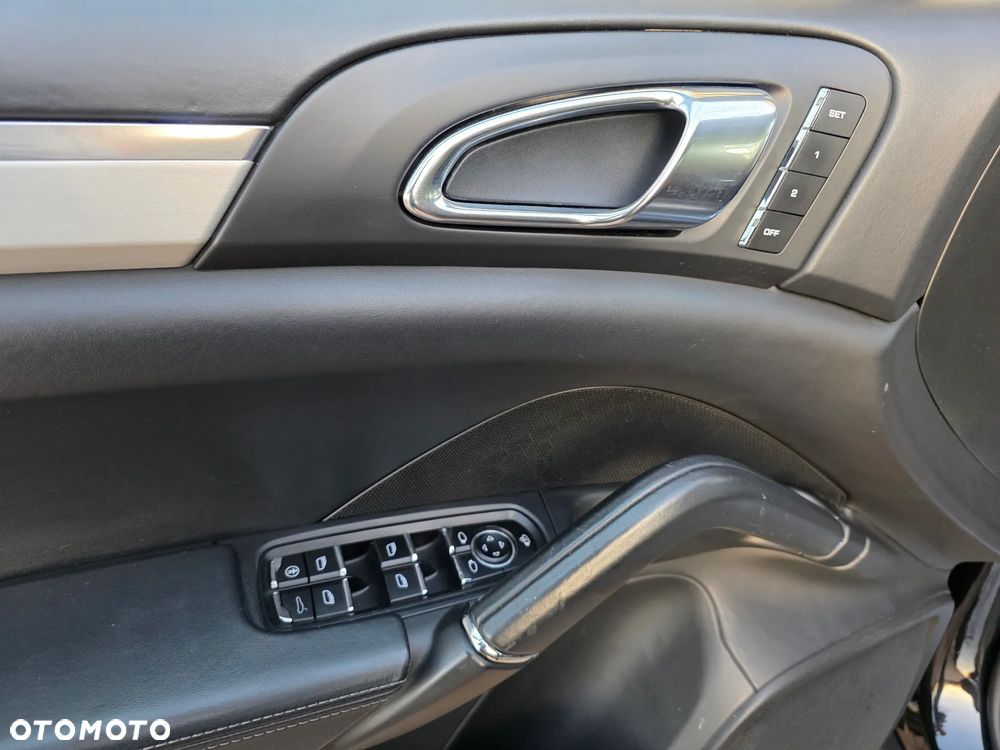 Porsche Cayenne - 8