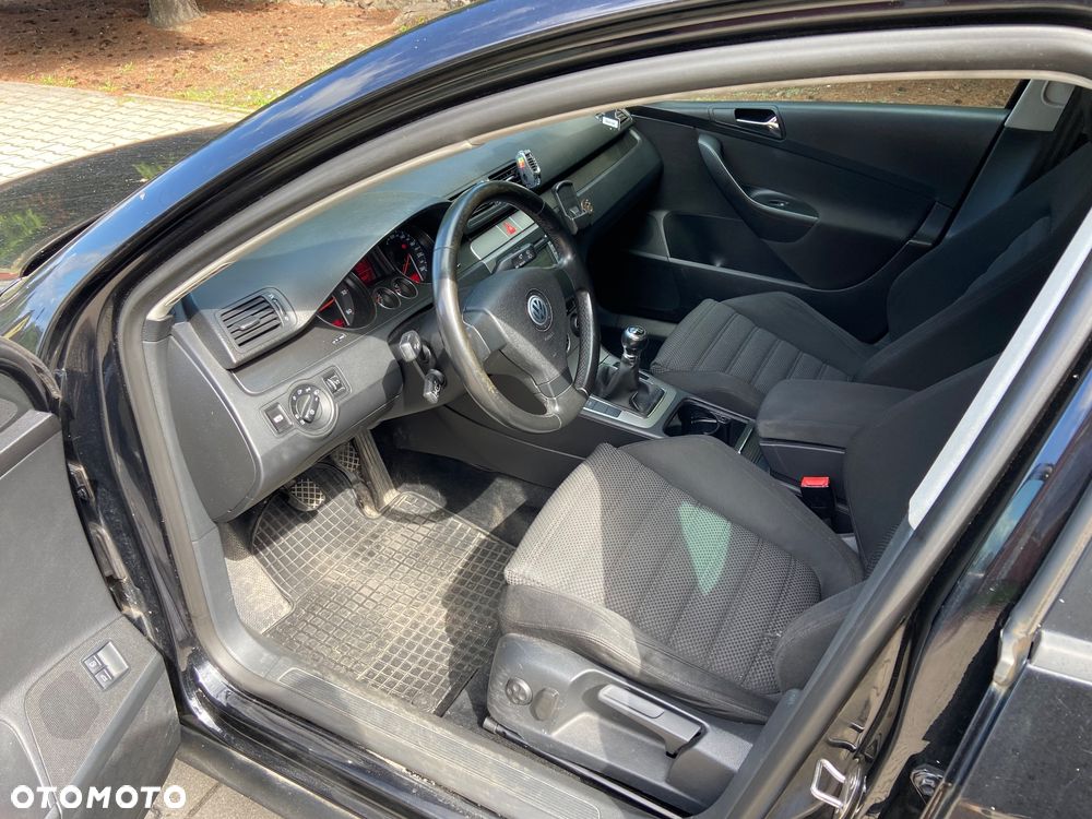 Volkswagen Passat 2.0 TDI DPF Highline - 9