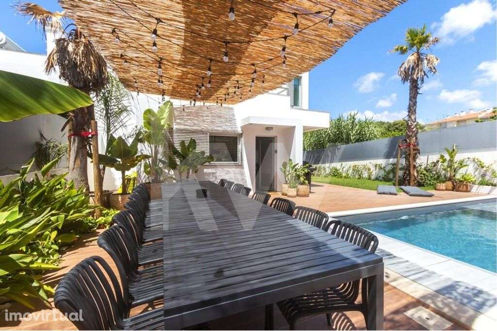 Moradia com dois jardins,  piscina e jacuzzi em Paço de Arcos - Grande imagem: 3/60