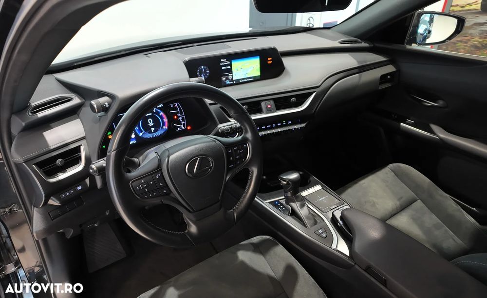 Lexus UX 250h - 13