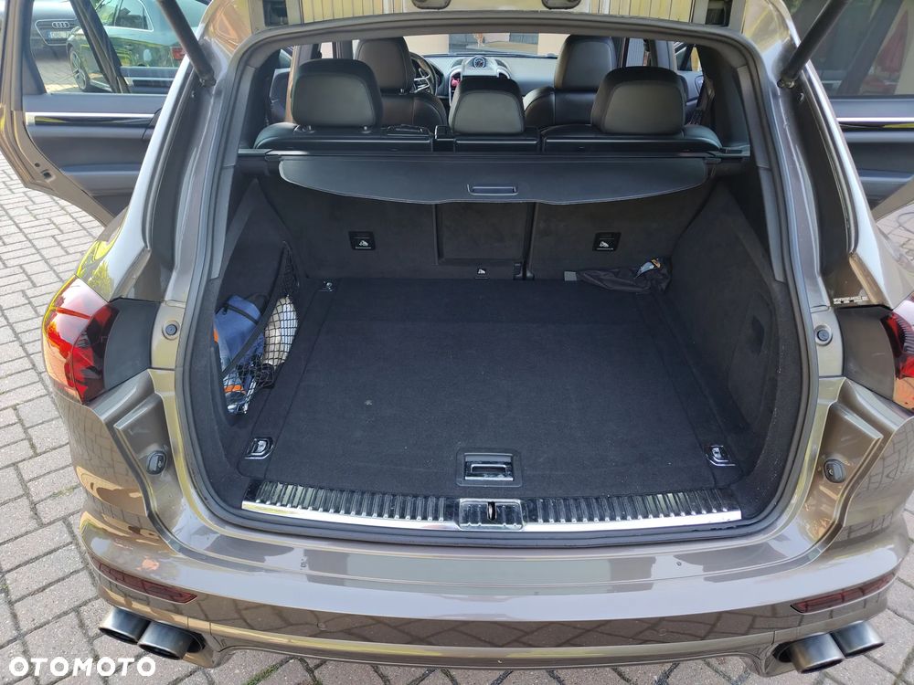 Porsche Cayenne Platinum Edition - 34