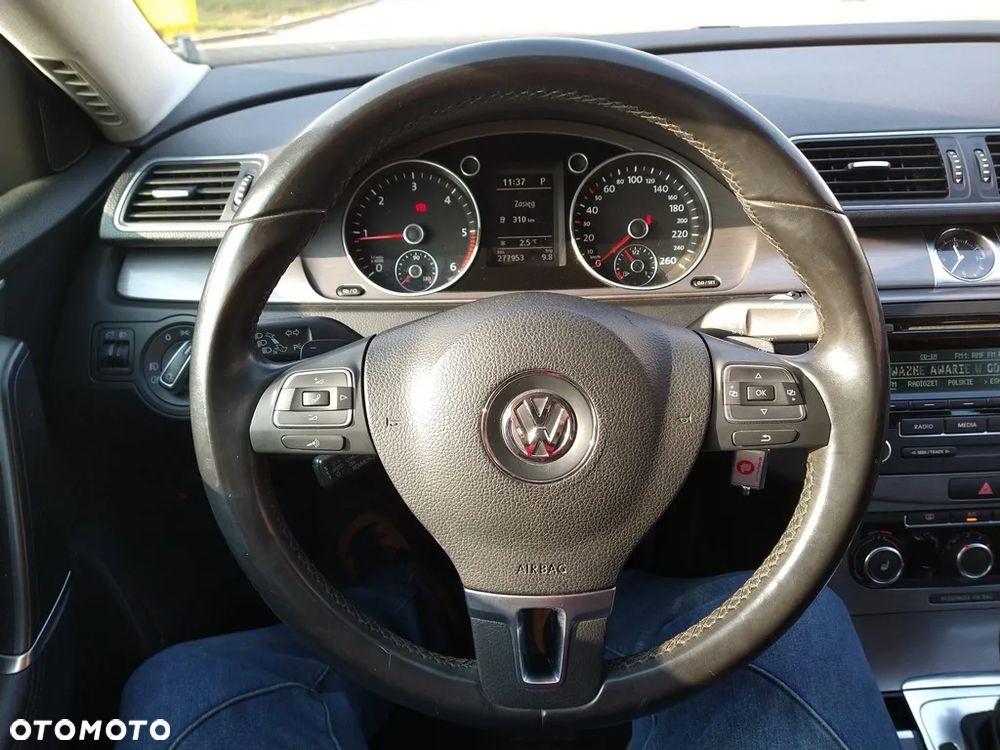 Volkswagen Passat 2.0 TDI Comfortline DSG - 11