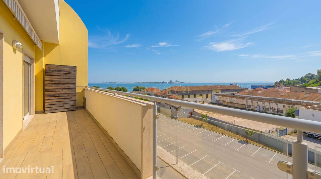 Apartamento T3 com Vista Rio, Varanda e Lugar de Parqueamento, na Sabo - Grande imagem: 3/56