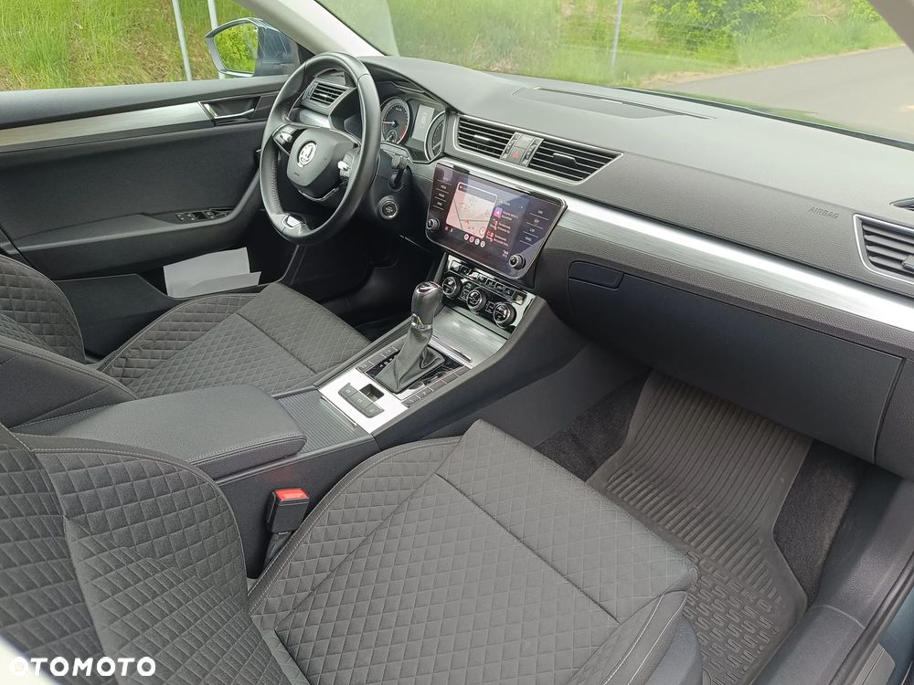 Skoda Superb 2.0 TDI Ambition DSG - 25