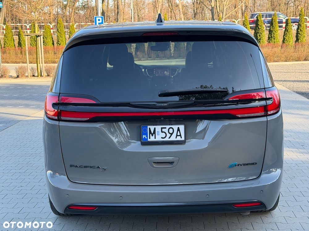 Chrysler Pacifica - 8