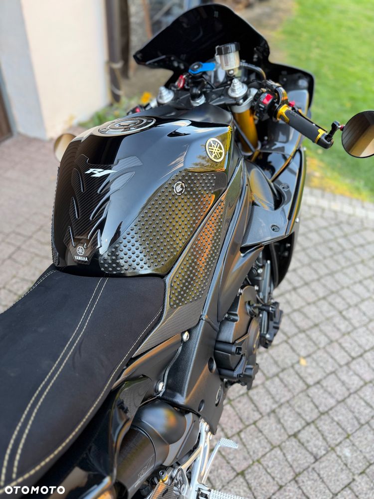 Yamaha R1 - 17