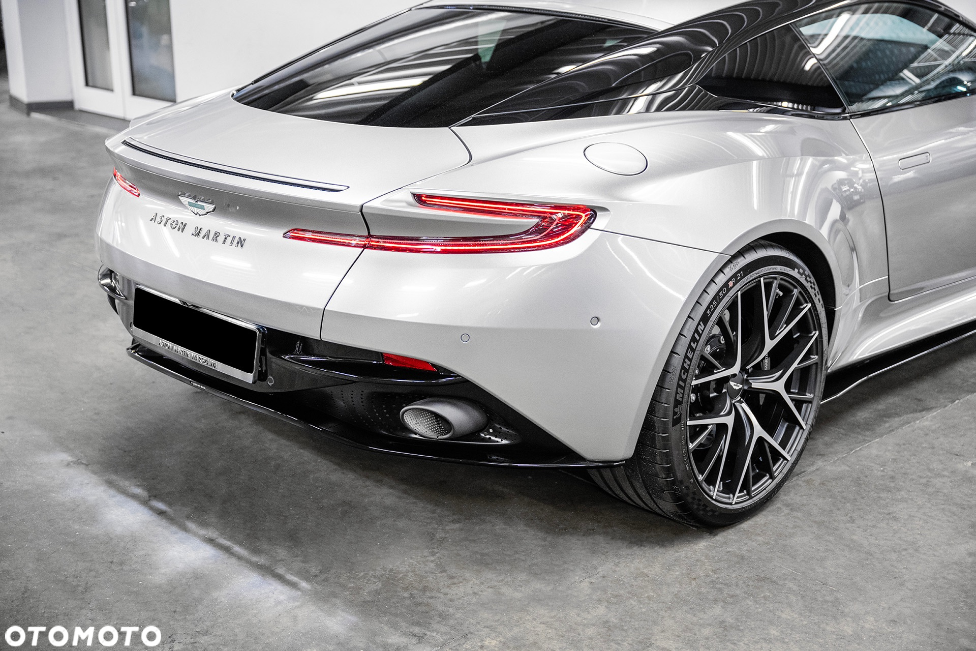 Aston Martin Inny - 7